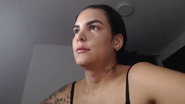 Snapshot of MARYADSUARD chatting on 04-10-26, 04:17 MARYADSUARD online show from 04-10-26, 04:17