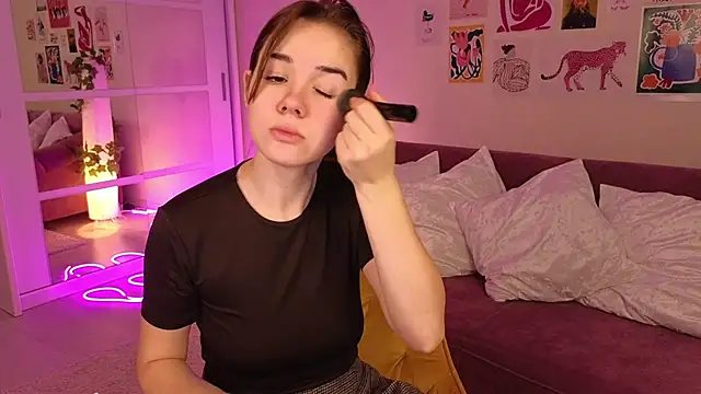 Snapshot of LindaRobertz chatting on 03-10-25, 06:05 LindaRobertz online show from 03-10-25, 06:05