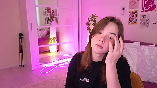 Snapshot of LindaRobertz chatting on 03-21-25, 06:05 LindaRobertz online show from 03-21-25, 06:05