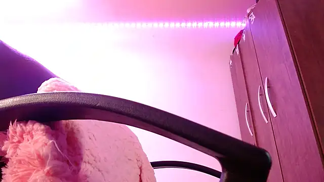 Snapshot of Miia-fox chatting on 01-20-25, 02:57 Miia-fox online show from 01-20-25, 02:57