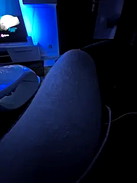 Snapshot of Warumnicht1980 chatting on 02-14-25, 05:51 Warumnicht1980 online show from 02-14-25, 05:51