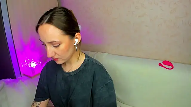 Snapshot of MelodyOfLovee chatting on 12-03-25, 11:03 MelodyOfLovee online show from 12-03-25, 11:03