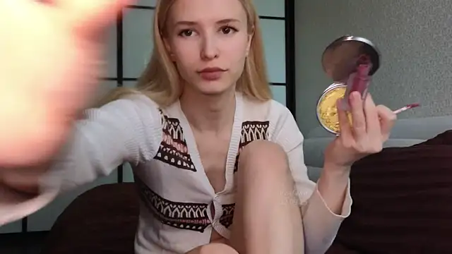 Snapshot of elsa_limerence chatting on 09-12-25, 10:15 elsa limerence online show from 09-12-25, 10:15