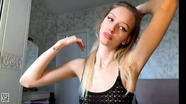 Evvie Summn1 online show from 10-10-25, 09:19