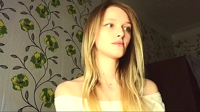 Snapshot of Evvie_Summn1 chatting on 05-17-26, 07:17 Evvie Summn1 online show from 05-17-26, 07:17