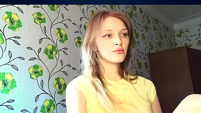 Snapshot of Evvie_Summn1 chatting on 05-23-26, 02:21 Evvie Summn1 online show from 05-23-26, 02:21