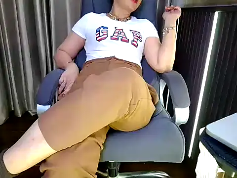 fabdemira online show from 11-21-25, 05:33