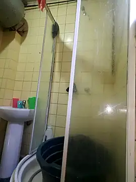 Snapshot of Polygamist chatting on 10-30-25, 05:31 Polygamist online show from 10-30-25, 05:31