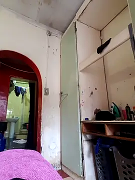 Snapshot of Polygamist chatting on 10-31-25, 06:25 Polygamist online show from 10-31-25, 06:25