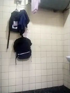 Snapshot of Polygamist chatting on 12-22-25, 06:10 Polygamist online show from 12-22-25, 06:10