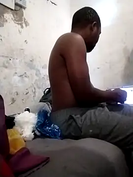 Snapshot of Polygamist chatting on 02-10-26, 05:11 Polygamist online show from 02-10-26, 05:11