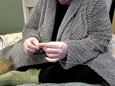 Snapshot of MarthaBriest chatting on 12-18-25, 08:09 MarthaBriest online show from 12-18-25, 08:09