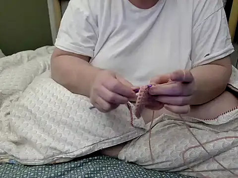 Snapshot of MarthaBriest chatting on 12-20-25, 04:08 MarthaBriest online show from 12-20-25, 04:08