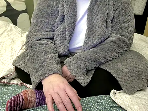 Snapshot of MarthaBriest chatting on 12-22-25, 03:03 MarthaBriest online show from 12-22-25, 03:03