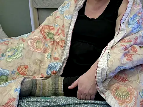 Snapshot of MarthaBriest chatting on 01-15-26, 09:25 MarthaBriest online show from 01-15-26, 09:25