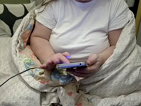 Snapshot of MarthaBriest chatting on 02-13-26, 04:19 MarthaBriest online show from 02-13-26, 04:19