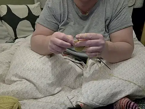 Snapshot of MarthaBriest chatting on 02-14-26, 04:31 MarthaBriest online show from 02-14-26, 04:31