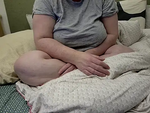 Snapshot of MarthaBriest chatting on 02-18-26, 02:29 MarthaBriest online show from 02-18-26, 02:29