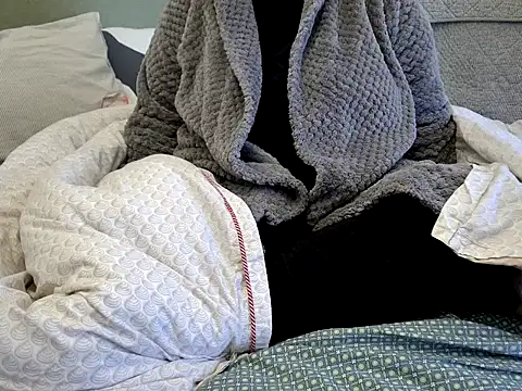 Snapshot of MarthaBriest chatting on 02-19-26, 09:27 MarthaBriest online show from 02-19-26, 09:27