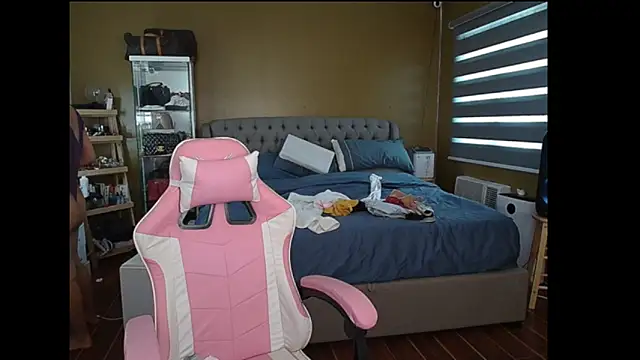 Snapshot of aya_saki chatting on 03-11-25, 06:43 aya saki online show from 03-11-25, 06:43