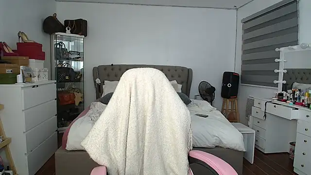 Snapshot of aya_saki chatting on 01-14-26, 10:32 aya saki online show from 01-14-26, 10:32