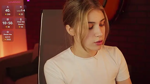 EllieCutes online show from 03-17-25, 08:29