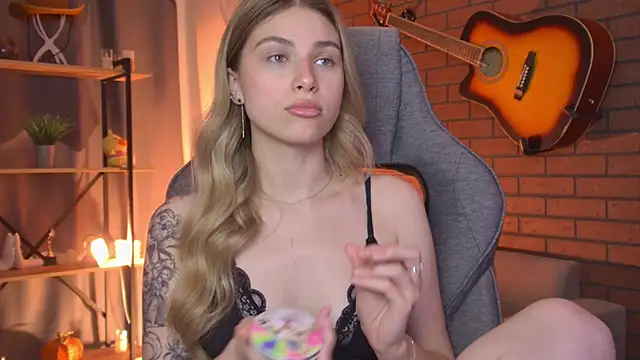 EllieCutes online show from 06-29-26, 06:52