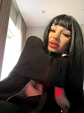 Snapshot of madelinexx chatting on 11-22-25, 01:43 madelinexx online show from 11-22-25, 01:43