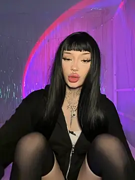 Snapshot of madelinexx chatting on 11-25-25, 10:15 madelinexx online show from 11-25-25, 10:15