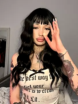 Snapshot of madelinexx chatting on 12-15-25, 08:07 madelinexx online show from 12-15-25, 08:07