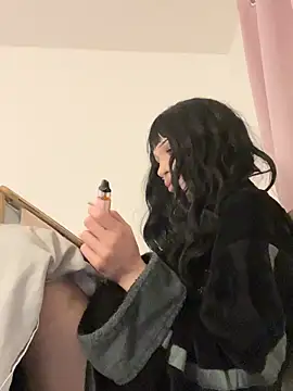 Snapshot of madelinexx chatting on 12-17-25, 06:41 madelinexx online show from 12-17-25, 06:41