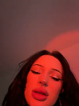 Snapshot of madelinexx chatting on 02-03-26, 12:10 madelinexx online show from 02-03-26, 12:10