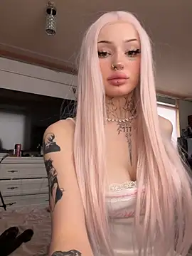 Snapshot of madelinexx chatting on 06-15-26, 09:33 madelinexx online show from 06-15-26, 09:33