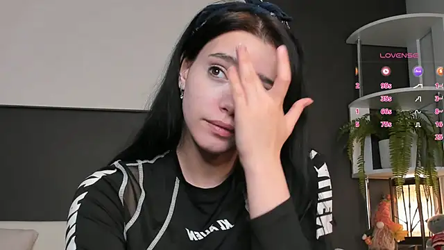 Snapshot of WildaBendell chatting on 01-22-25, 12:49 WildaBendell online show from 01-22-25, 12:49