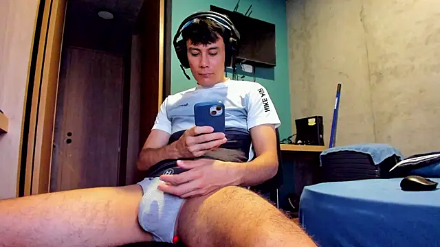 Huge latin cock online show from 06-24-26, 11:04