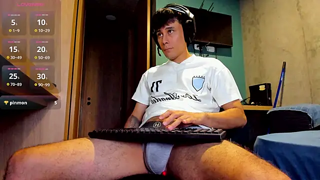Huge latin cock online show from 06-26-26, 12:15
