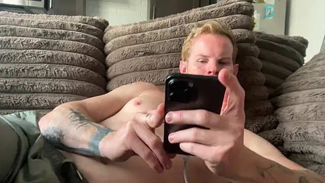 Snapshot of crossfitterguy87 chatting on 10-05-25, 03:43 crossfitterguy87 online show from 10-05-25, 03:43