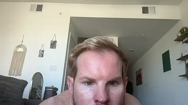 Snapshot of crossfitterguy87 chatting on 02-16-26, 06:04 crossfitterguy87 online show from 02-16-26, 06:04