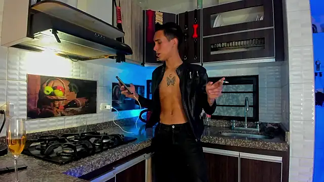 Snapshot of MillersKink chatting on 11-12-25, 06:14 MillersKink online show from 11-12-25, 06:14