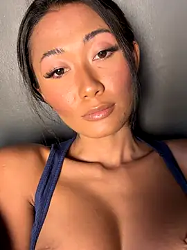 Snapshot of thai-dreamgirl chatting on 10-19-25, 10:27 thai-dreamgirl online show from 10-19-25, 10:27