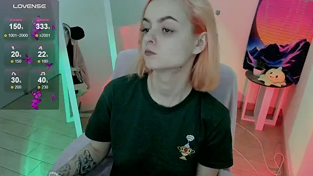 Snapshot of Fire_Bestie chatting on 03-18-25, 01:31 Fire Bestie online show from 03-18-25, 01:31