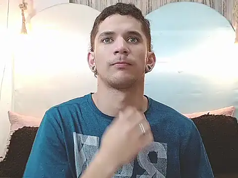 Snapshot of tylor_boy chatting on 12-18-25, 03:56 tylor boy online show from 12-18-25, 03:56