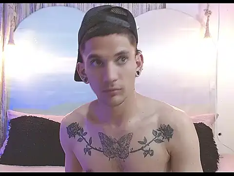 Snapshot of tylor_boy chatting on 01-12-26, 03:45 tylor boy online show from 01-12-26, 03:45