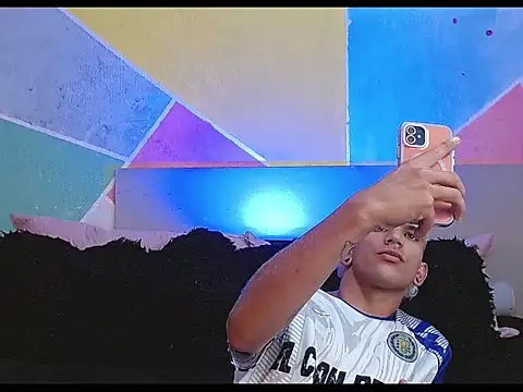 Snapshot of tylor_boy chatting on 02-22-26, 02:45 tylor boy online show from 02-22-26, 02:45