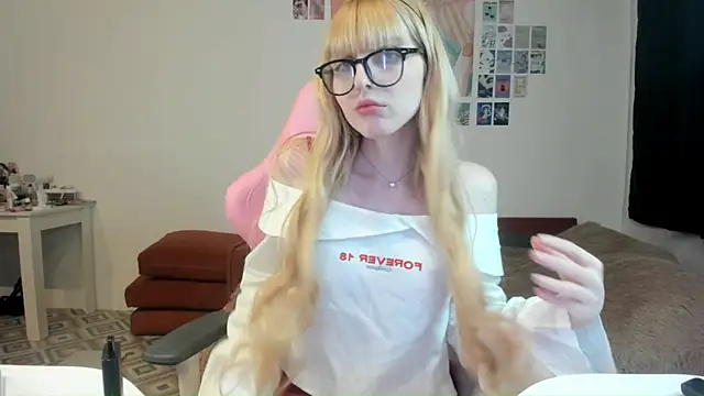 Snapshot of joy_pretty chatting on 03-08-25, 04:39 joy pretty online show from 03-08-25, 04:39