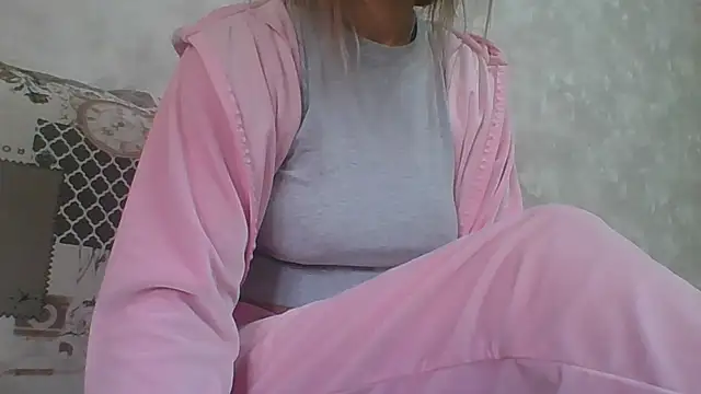 Emma 99 online show from 10-10-25, 08:57