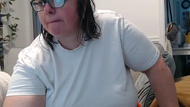 LauLauPAWG online show from 02-16-25, 02:43