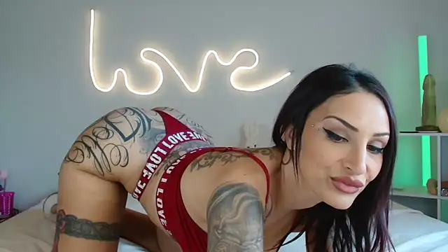 JuliaVegaOff online show from 05-07-26, 11:26