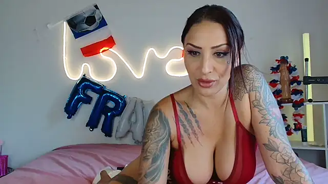 JuliaVegaOff online show from 06-29-26, 11:21