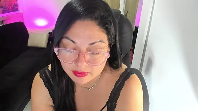 Snapshot of jessicarabbit_1 chatting on 10-10-25, 10:53 jessicarabbit 1 online show from 10-10-25, 10:53